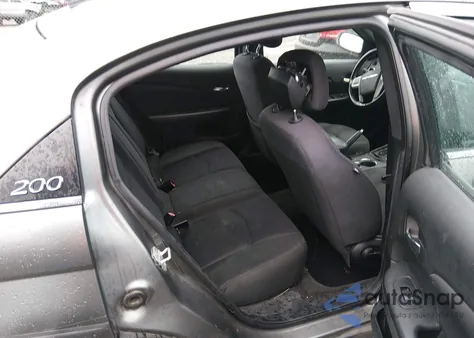 2013 Chrysler 200 Touring z USA, uszkodzony, nr VIN 1C3CCBBB2DN763570